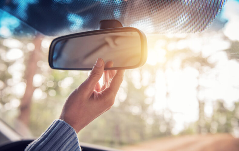 Adjusting rear-view mirror