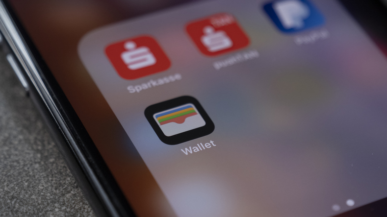 Apple wallet